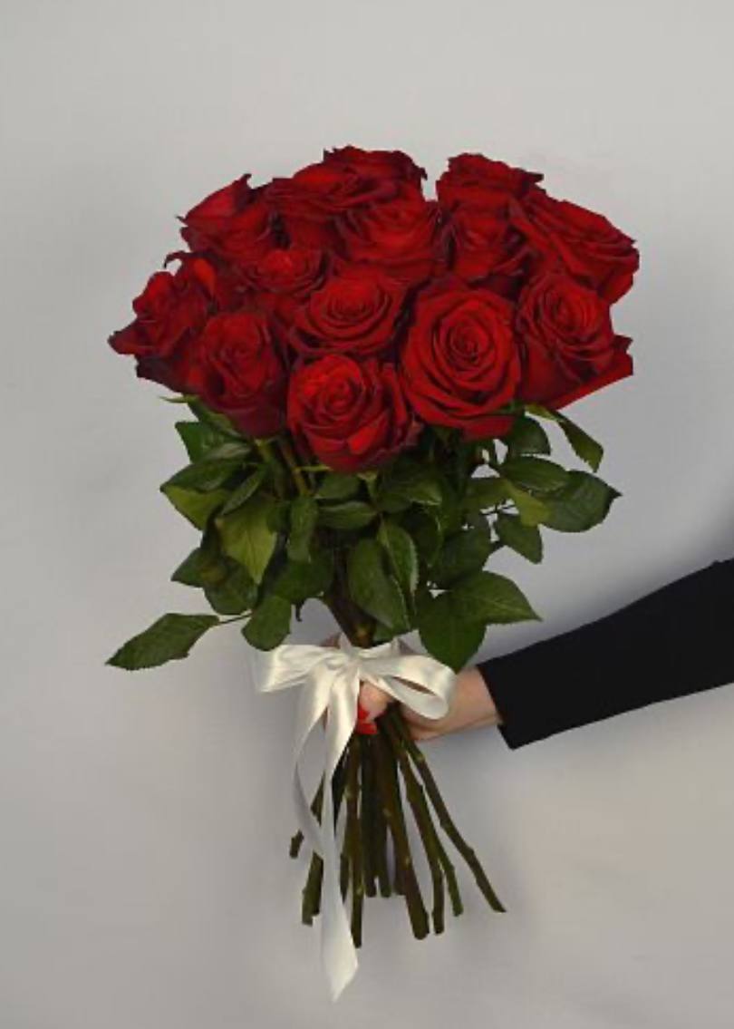 15 Red Roses