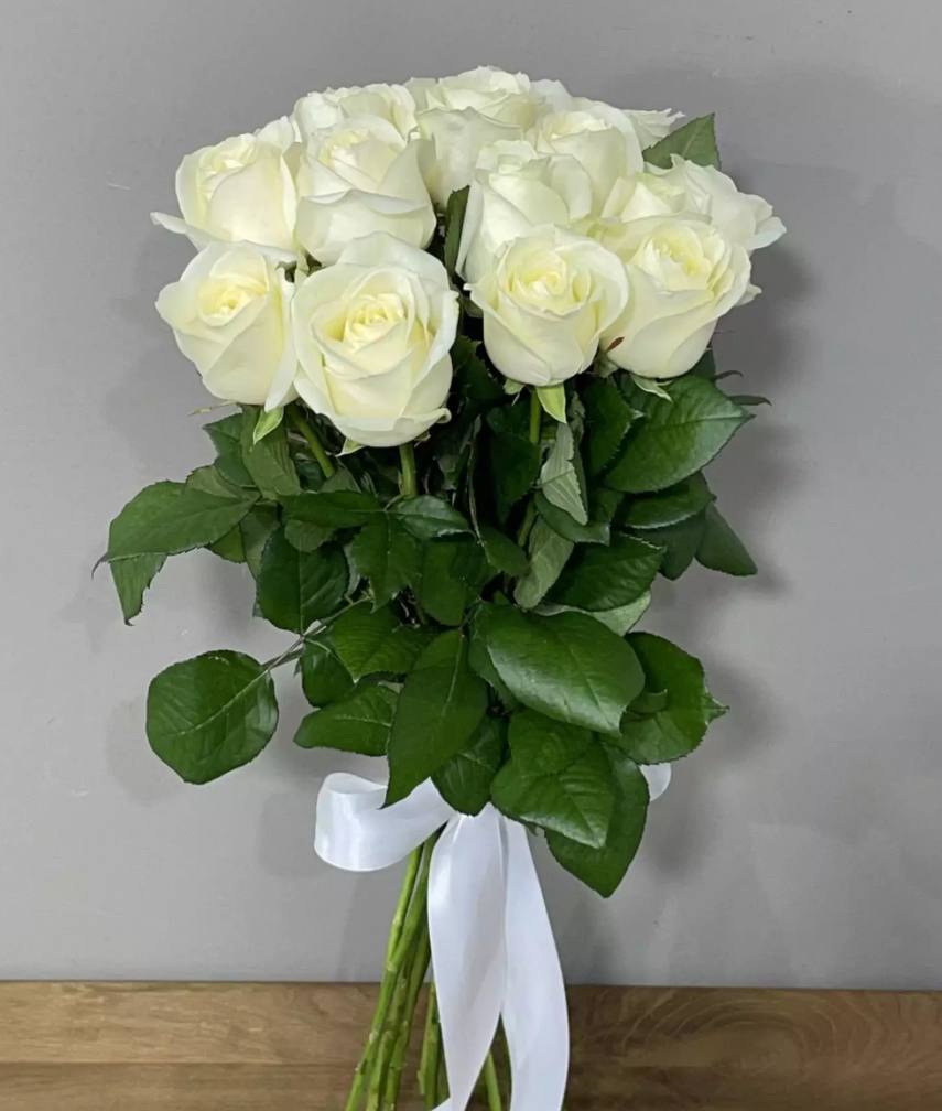 15 White Roses