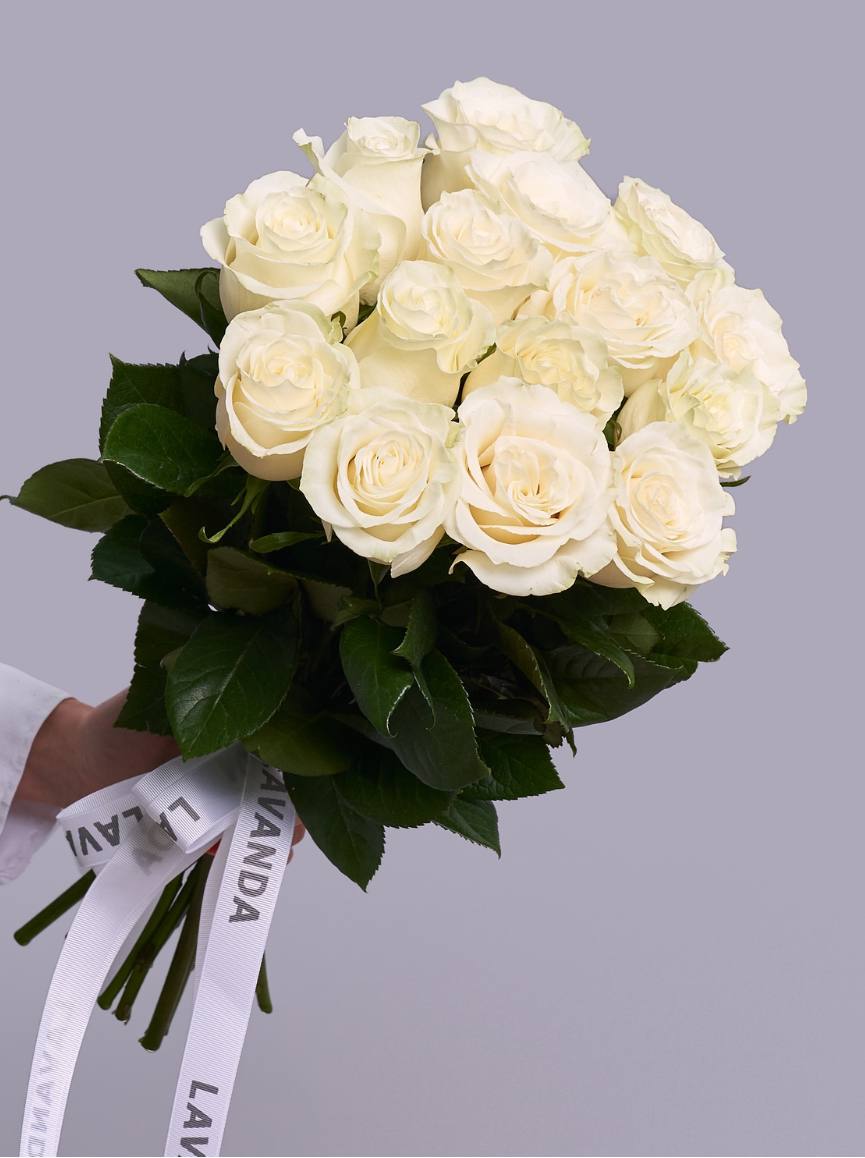 15 White Roses