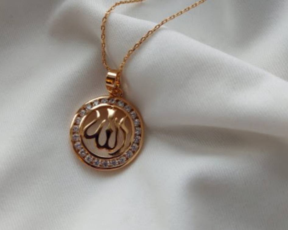 Gold pendant