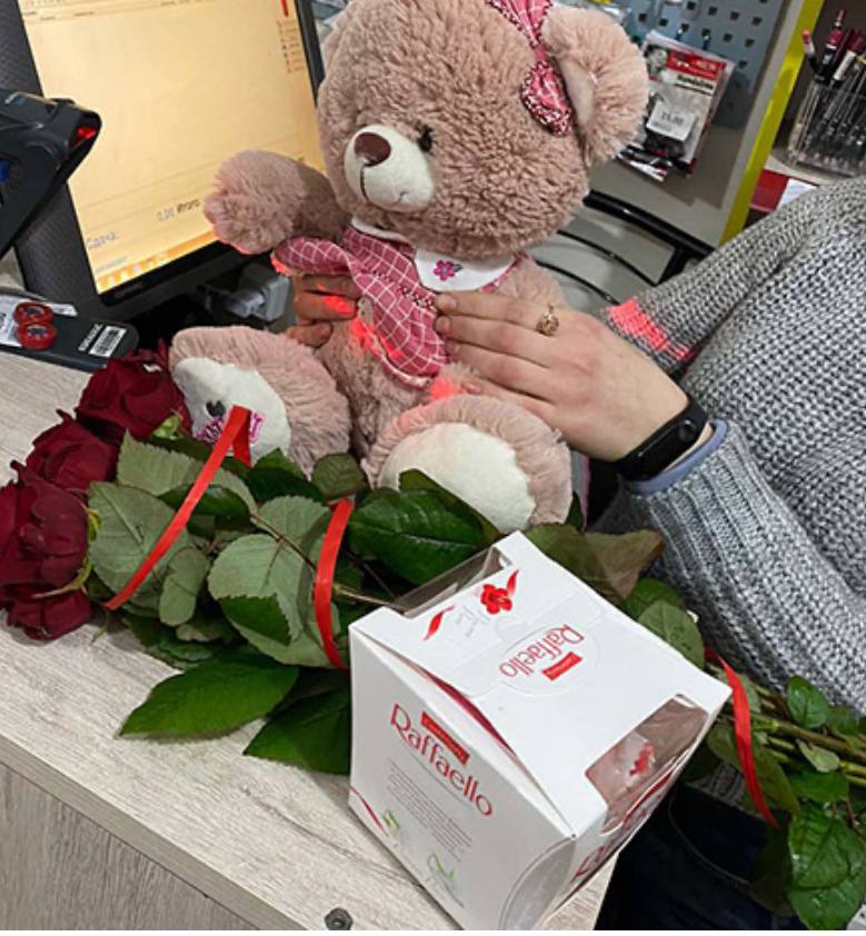 Red roses, Teddy Bear and Raffaello